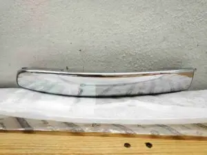 Embellecedor cromado izquierdo parachoques delantero Fiat 500 (150)