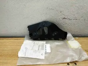 Soporte derecho parachoques trasero Dacia Sandero