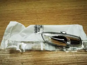 Intermitente para espejo retrovisor derecho Peugeot 207, Citroën con portalámparas